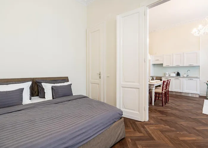 Amora Homes Breathless View Parliament 2 Luxury Suites With Terrace Free Parking Reservation Needed