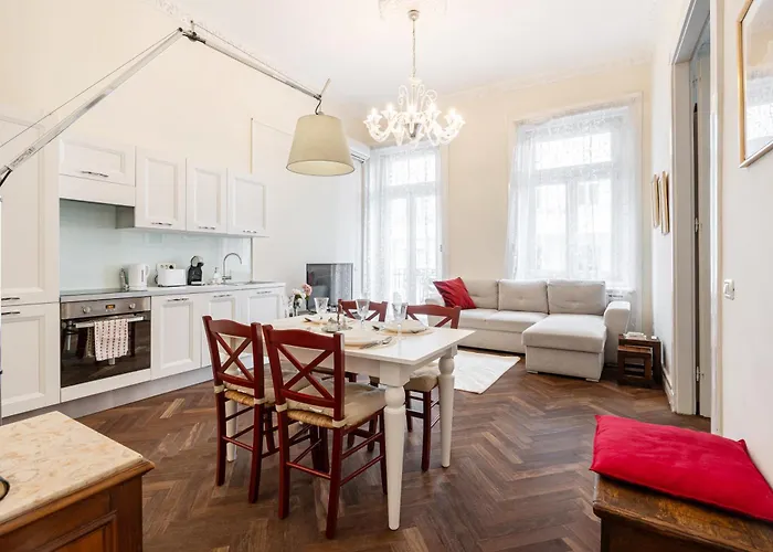 Amora Homes Breathless View Parliament 2 Luxury Suites With Terrace Free Parking Reservation Needed