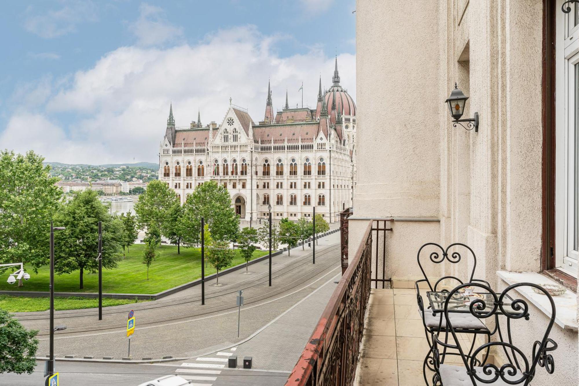 Parlament Luxury *